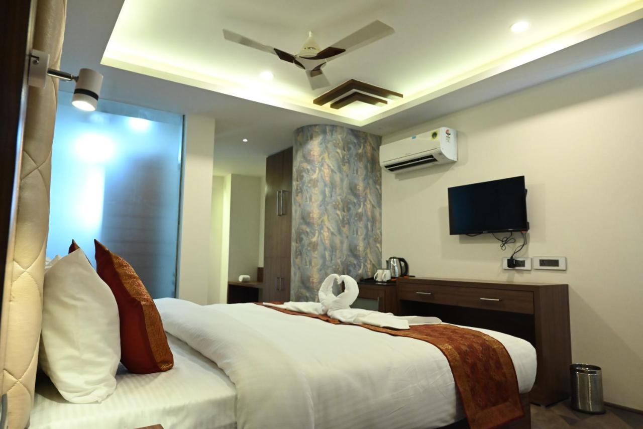 The Triumph Hotel Varanasi Exterior photo